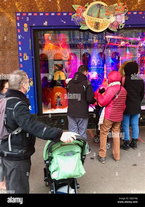 Paris, France, People Looking at Christmas Decorations, Shop Front ...