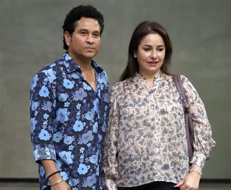 Mumbai: Former cricketer Sachin Tendulkar with his wife Anjali ...