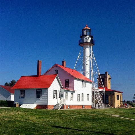 See Over 40 Lighthouses Across the Upper Peninsula