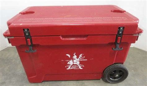 Fishing cooler, 27"W x 16 1/2"D x 17"H, good - Albrecht Auction Service