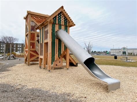 Edmonton Playgrounds - Dermott District Park