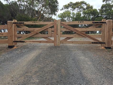 Wooden Gates Victoria: Farm | Tudor | Country | Driveway Farm Gate ...