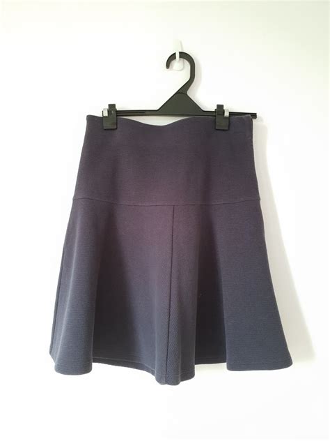 Uniqlo skirt, Women's Fashion, Bottoms, Skirts on Carousell