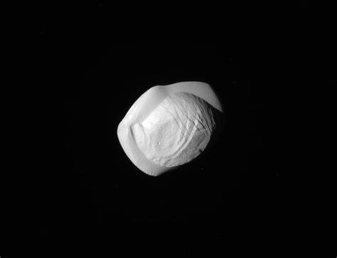 Saturn's tiny moon Pan looks like a ravioli - CNET