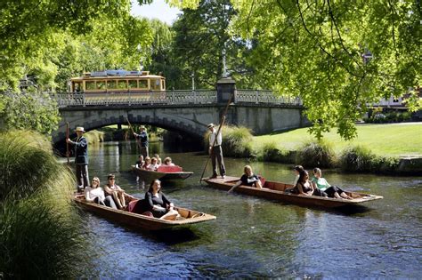 Punting on the Avon Tour - Worcester Bridge - Christchurch Attractions ...