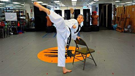 Taekwondo girl spinning jump kicks image – Telegraph