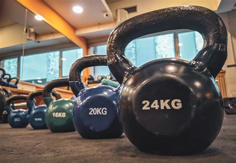 Dumbbells vs Kettlebells: 8 Key Differences (With Pictures!) - Inspire US