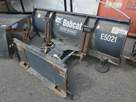 BOBCAT SNOW PLOW ATTACHMENT