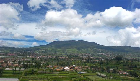 JackHouse: The Legend Of Mount “Tangkuban Perahu” Legend