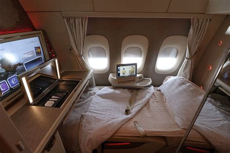 Emirates New First Class Suites on B777 | Luxury private jets, Business ...