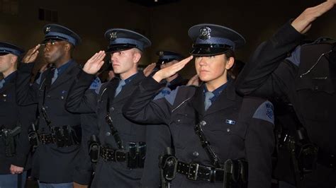 Michigan State Police to return to garrison-style hats | wzzm13.com