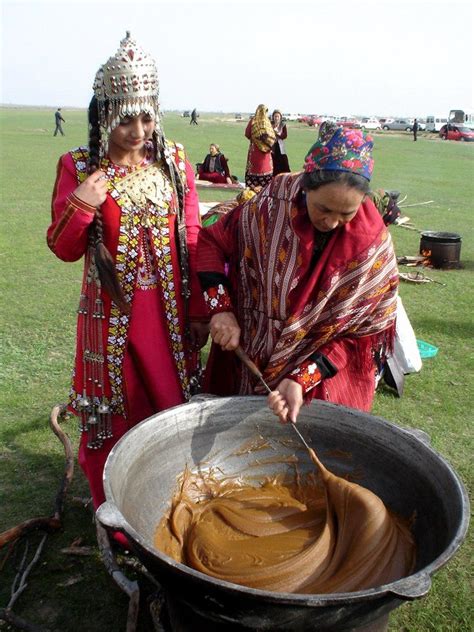 Traditional Clothing of Turkmenistan | Traditional outfits ...