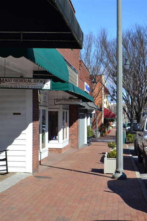 Shopping in Downtown Waynesville | Photo Galleries | themountaineer.com