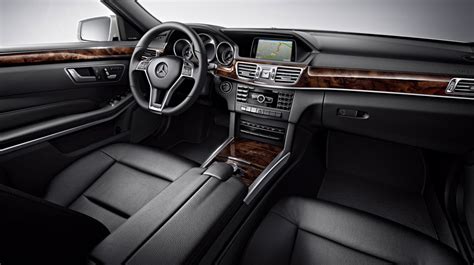 What’s Included in the 2016 Mercedes-Benz E400 Interior?®