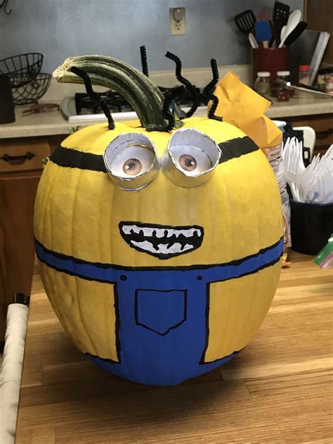 Pin by Roberta Pihera on Halloween Decorating Ideas | Minion pumpkin ...