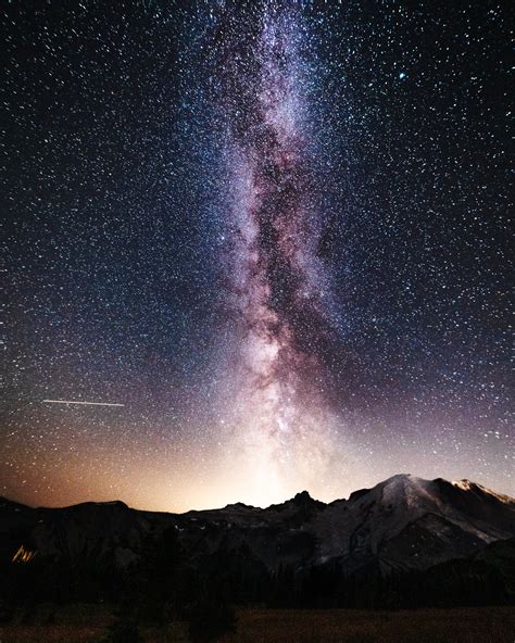 Vertical milky way core over Mt Rainier | A7iii + Rokinon 14mm F2.8 : r ...