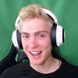 ZacharyZaxor - Age, Family, Bio | Famous Birthdays