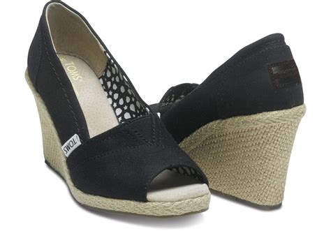 TOMS Canvas Wedge Women | Black | Toms black wedges, Toms shoes outlet ...