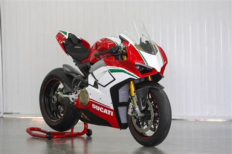 First Ducati Panigale V4 Speciale delivered in India; costs INR 51.81 lakh