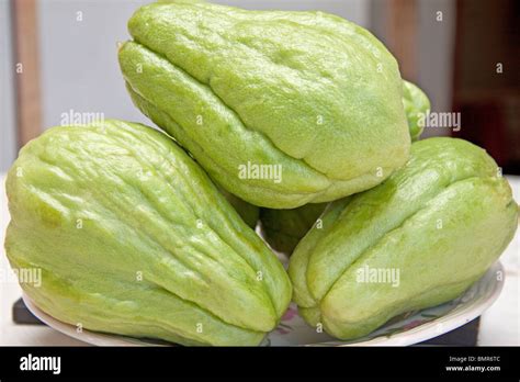 Uncooked marrow hi-res stock photography and images - Alamy