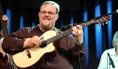 World-renowned fingerstyle guitarist Richard Smith returns to perform ...