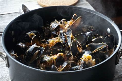 Steamed Mussels Recipe - Weekend at the Cottage