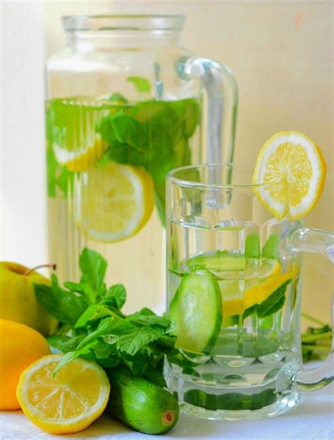 TOP 5 DETOX DRINKS THAT CAN GIVE YOU GLOWING SKIN - Saloni Sehra