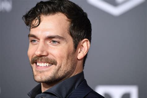 Remembering Henry Cavill's CGI Mustache In Justice League | Trending ...