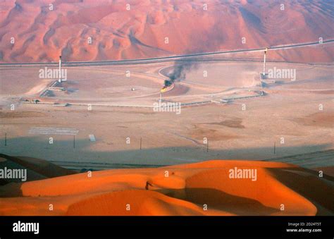 Shaybah oil field hi-res stock photography and images - Alamy