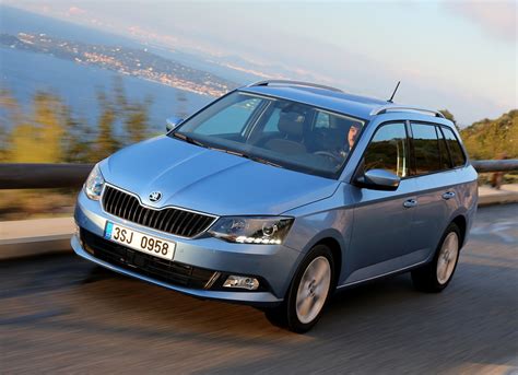 Skoda Fabia Estate Review (2021) | Parkers