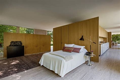 Mies’s iconic Farnsworth House goes back to its original interiors for ...