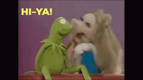 Miss Piggy Karate Chop GIF - Miss piggy Karate chop Karate - Discover ...