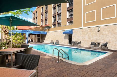 Hampton Inn & Suites Fort Lauderdale Airport / South Cruise Port ...