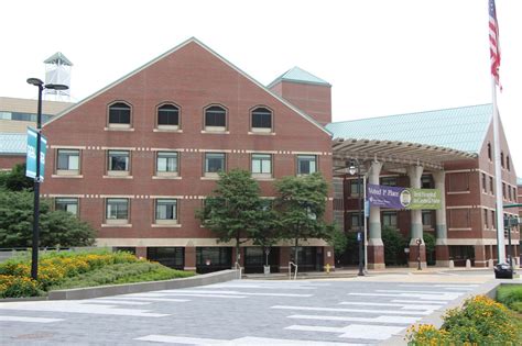 Nurses at Saint Vincent Hospital in Worcester set to picket outside ...