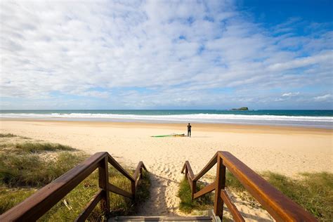 15 Best Sunshine Coast Beaches For Surfing and Swimming | Man of Many