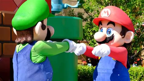 Super Nintendo World || Luigi and Mario! - YouTube