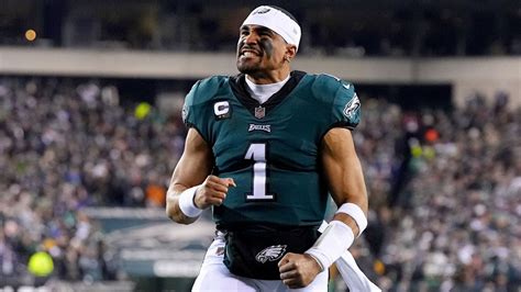 Jalen Hurts: Philadelphia Eagles quarterback receives master's degree ...