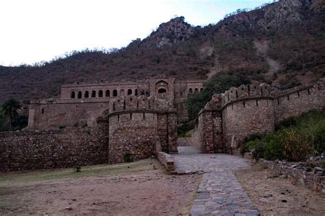 Bhangarh Fort: Most Haunted Place in World : r/ArchitectureFans