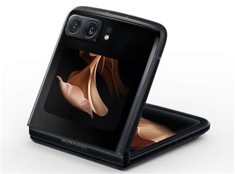 Motorola Razr 2022 has a bigger display than Samsung's Z Flip 4 | Mobi me