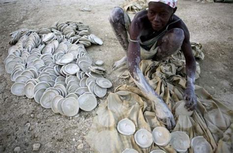 Haitians trick empty bellies with dirt cookies - The Boston Globe