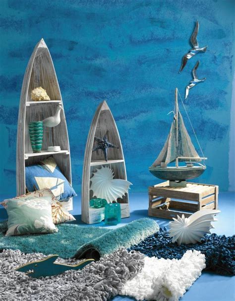 Beach home decorating ideas and accessories - Driftwood and seashells