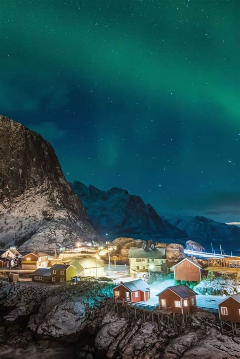 Experience the northern lights in Lofoten | Northern Norway | Aurora ...