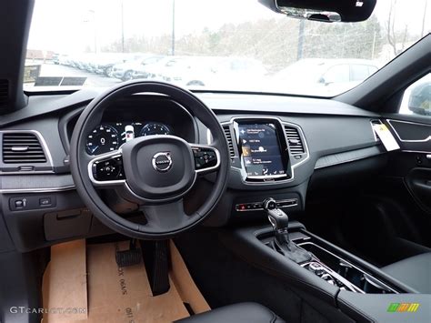 2020 Volvo XC90 T5 AWD Momentum Dashboard Photos | GTCarLot.com