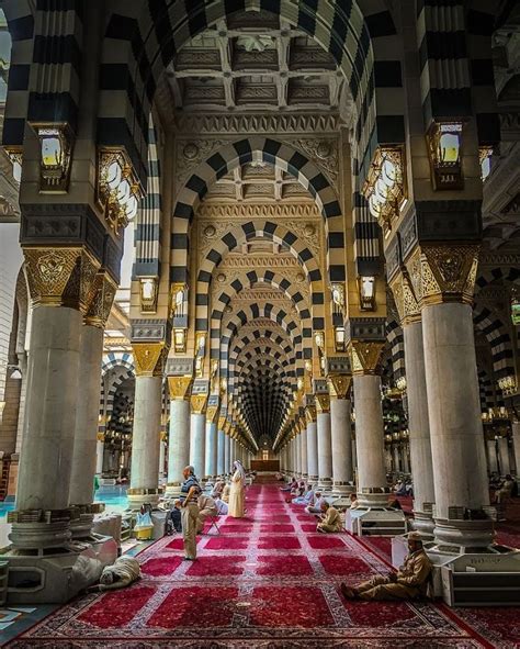 The inside of Masjid Al-Nabawi.. | Alam bebas