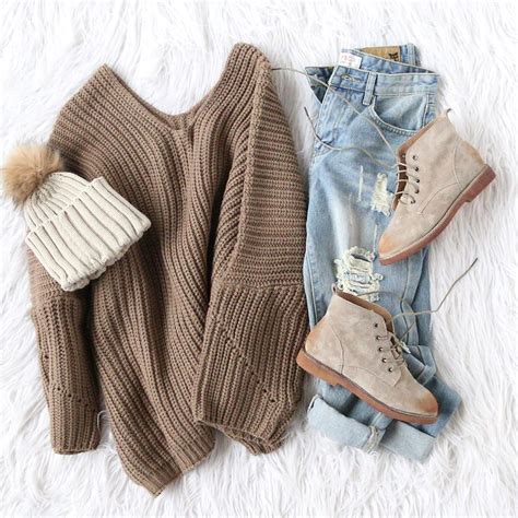 40 Chic Sweater Outfit Ideas For Fall/Winter 2025 - Outfits with ...