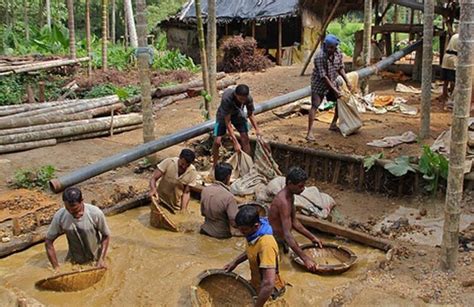 Gem mining in Sri Lanka – Gemso