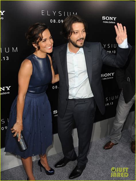 Sharlto Copley & Alice Braga: 'Elysium' Premiere!: Photo 2925801 ...