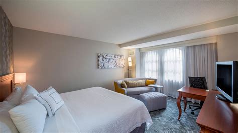 Downtown Norfolk hotel – Courtyard Norfolk Downtown for business or ...