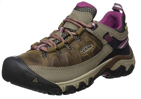 The 7 Best Hiking Shoes For Women - [2021 Reviews]