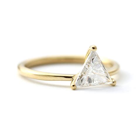 Triangle Diamond Ring in Prong Setting - 0.8 Carat – ARTEMER